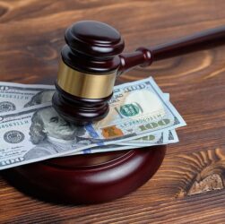 How Much Does a Personal Injury Lawyer Charge?
